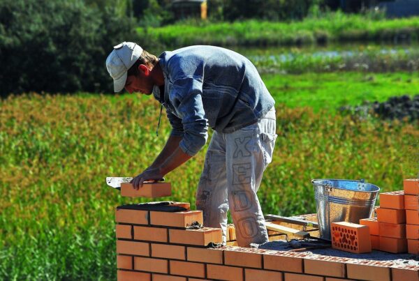 O Que Devo Saber Antes de Contratar uma Obra por Empreitada