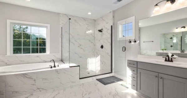 Banheiros com Porcelanato: Inspirações e Dicas de Design para Projetos de Arquitetura