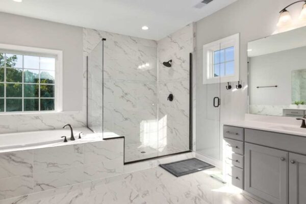 Banheiros com Porcelanato: Inspirações e Dicas de Design para Projetos de Arquitetura